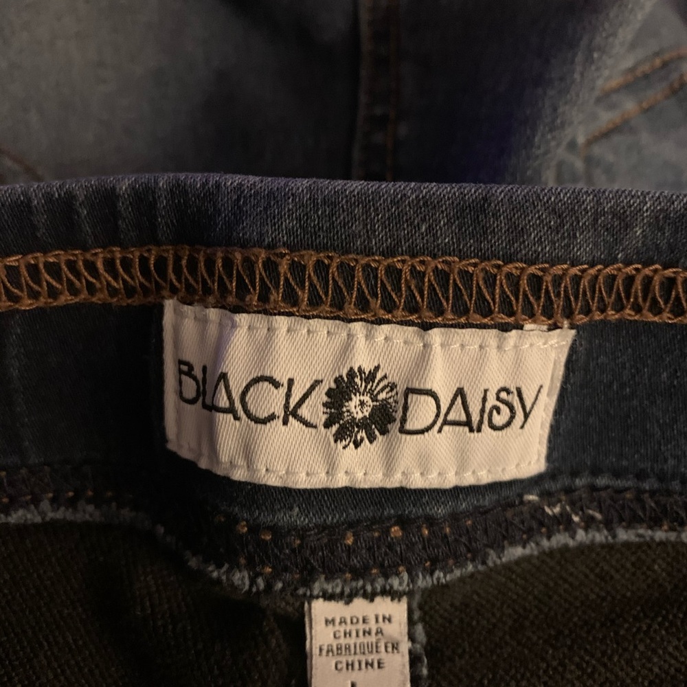 Black🌻Daisy Jean Shorts - Picture 5 of 6